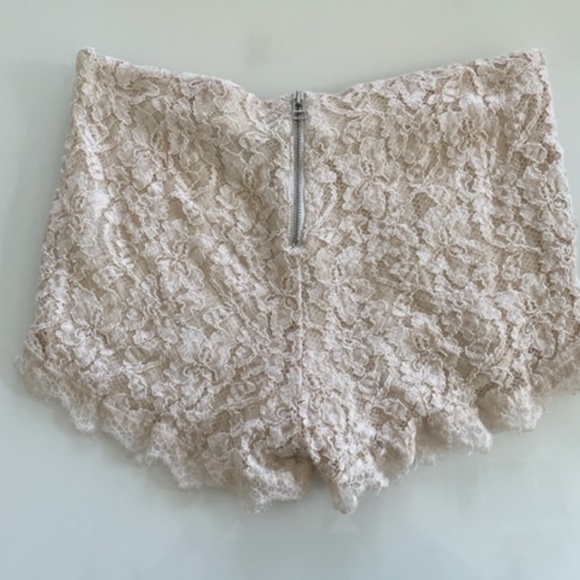Wilfred by Aritzia | Cream Ivory Scallop Lace Jules Shorts | Size XXS 00 - Picture 4 of 14